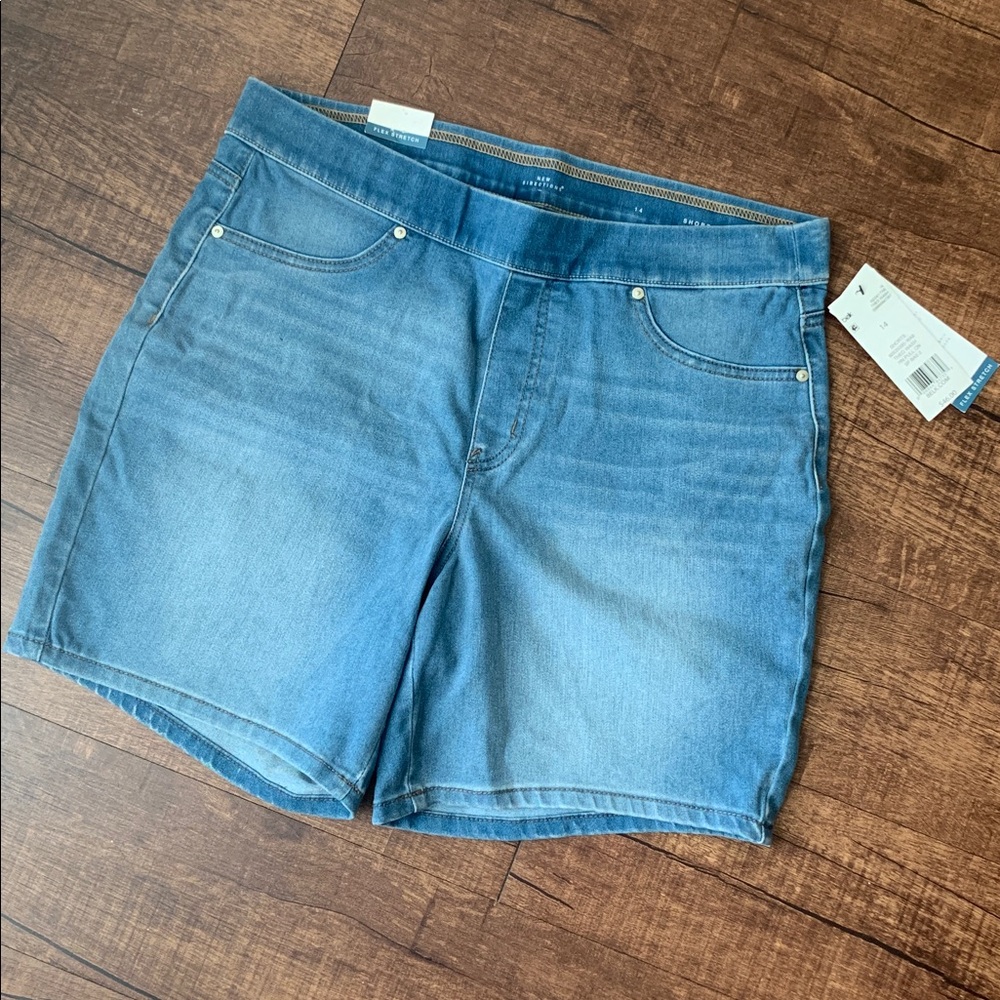 New Directions pull on denim short